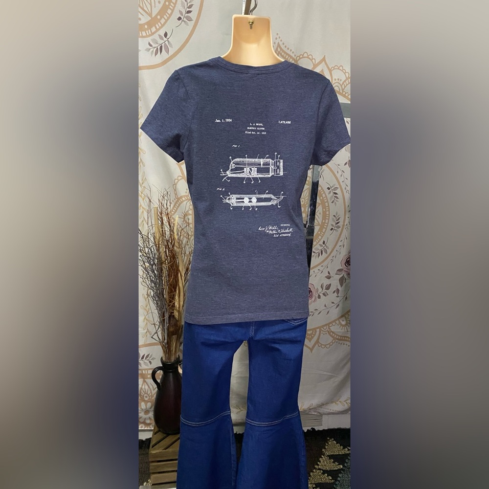 Like new Wahl Patent blue t-shirt size small
